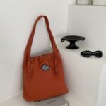 College student's single-shoulder tote nylon canvas bag for class