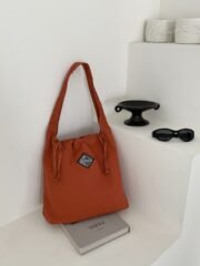 College student's single-shoulder tote nylon canvas bag for class